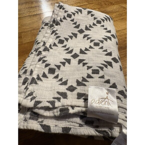 ADENT Baby Crib Blanket White With Green Geometric Pattern Boho Neutral 41x41” - Picture 2 of 3